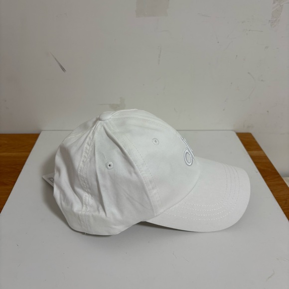 ALO Yoga White Embroidered Logo Baseball Cap - Picture 2 of 2